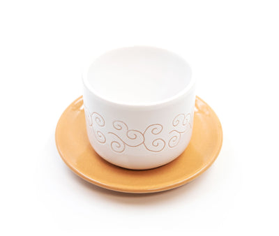 tazza latte con piattino in ceramica sarda realizzato nel laboratorio Terra Sarda Ceramiche a Siniscola